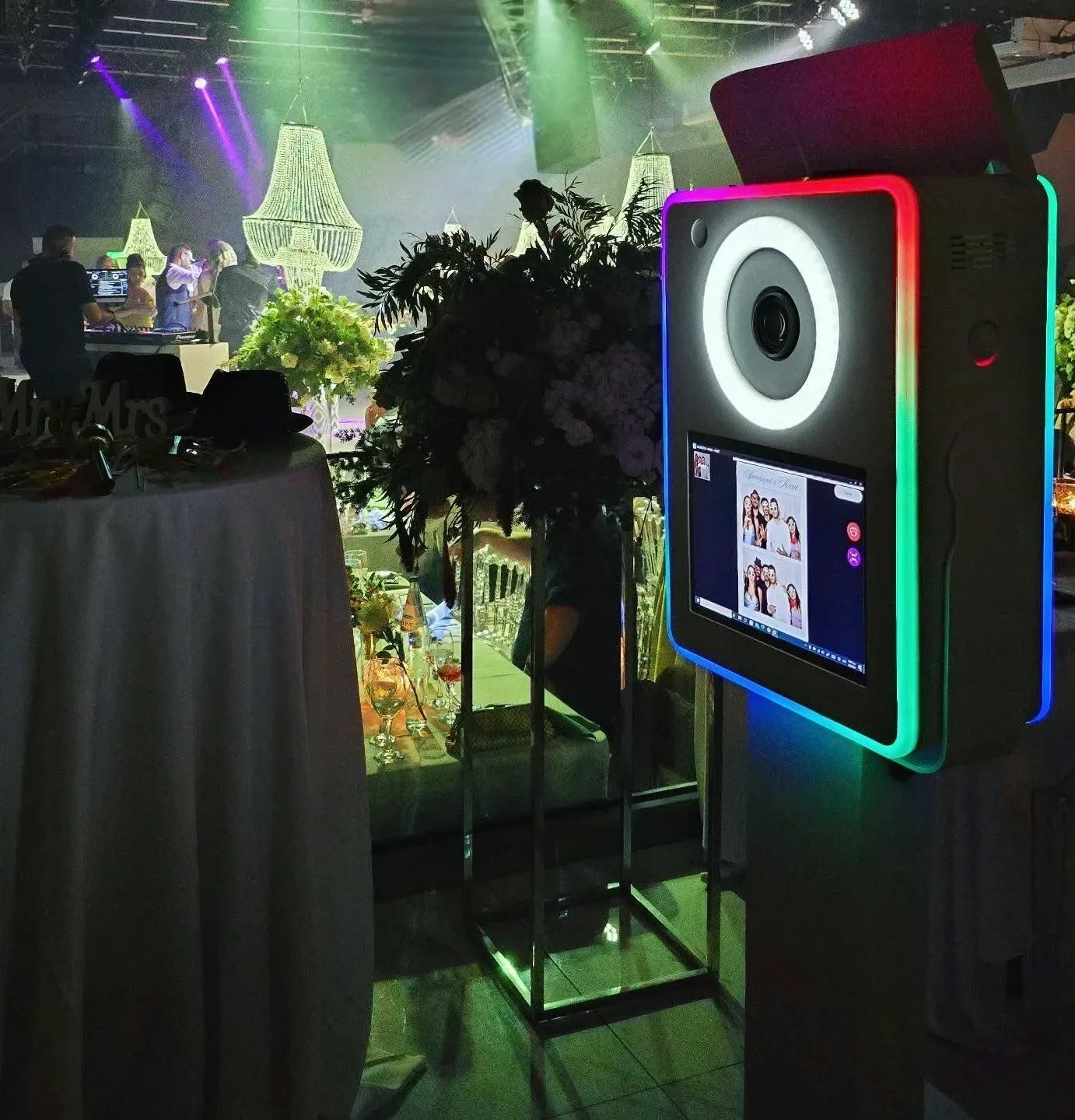 Open-air photo booth
